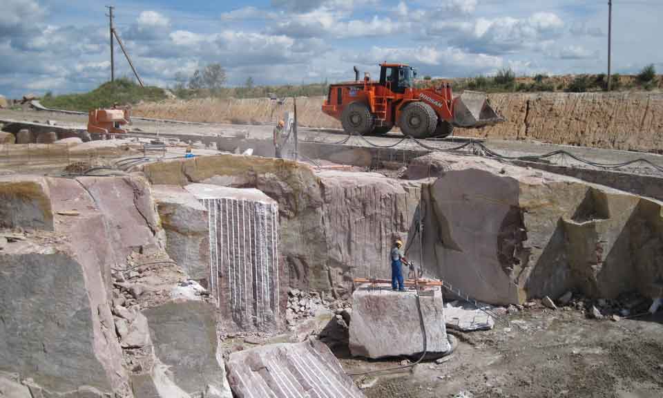 Месторождение гранита Фото месторождения гранита